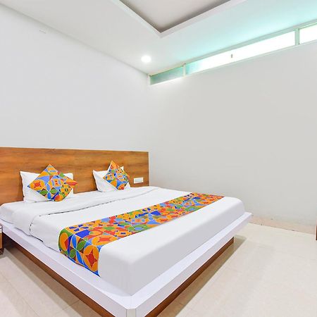Fabhotel Raghumani Palace Уджайн Екстериор снимка