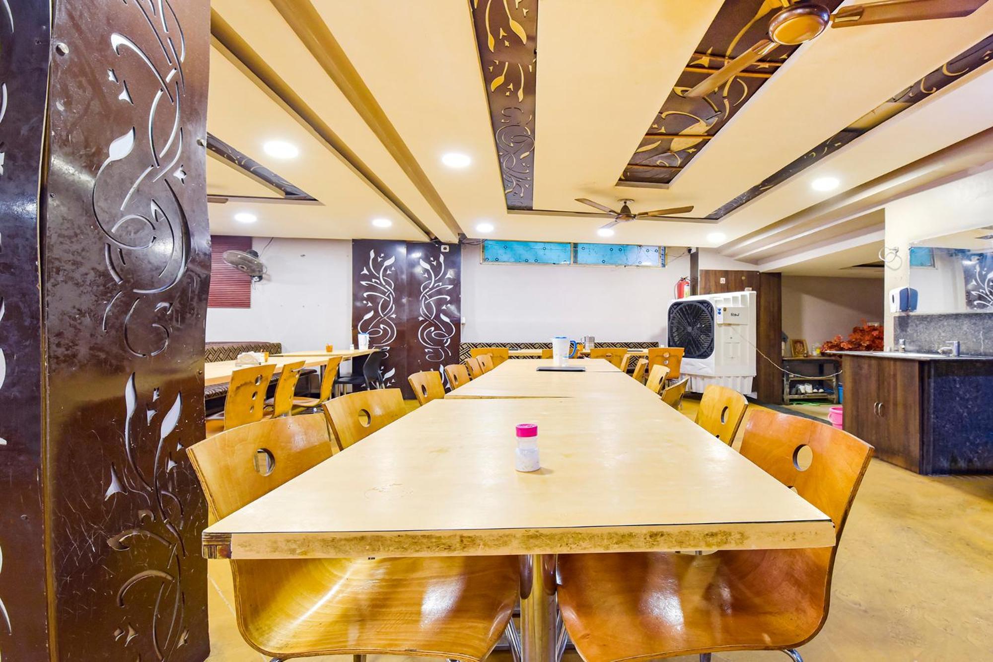 Fabhotel Raghumani Palace Уджайн Екстериор снимка