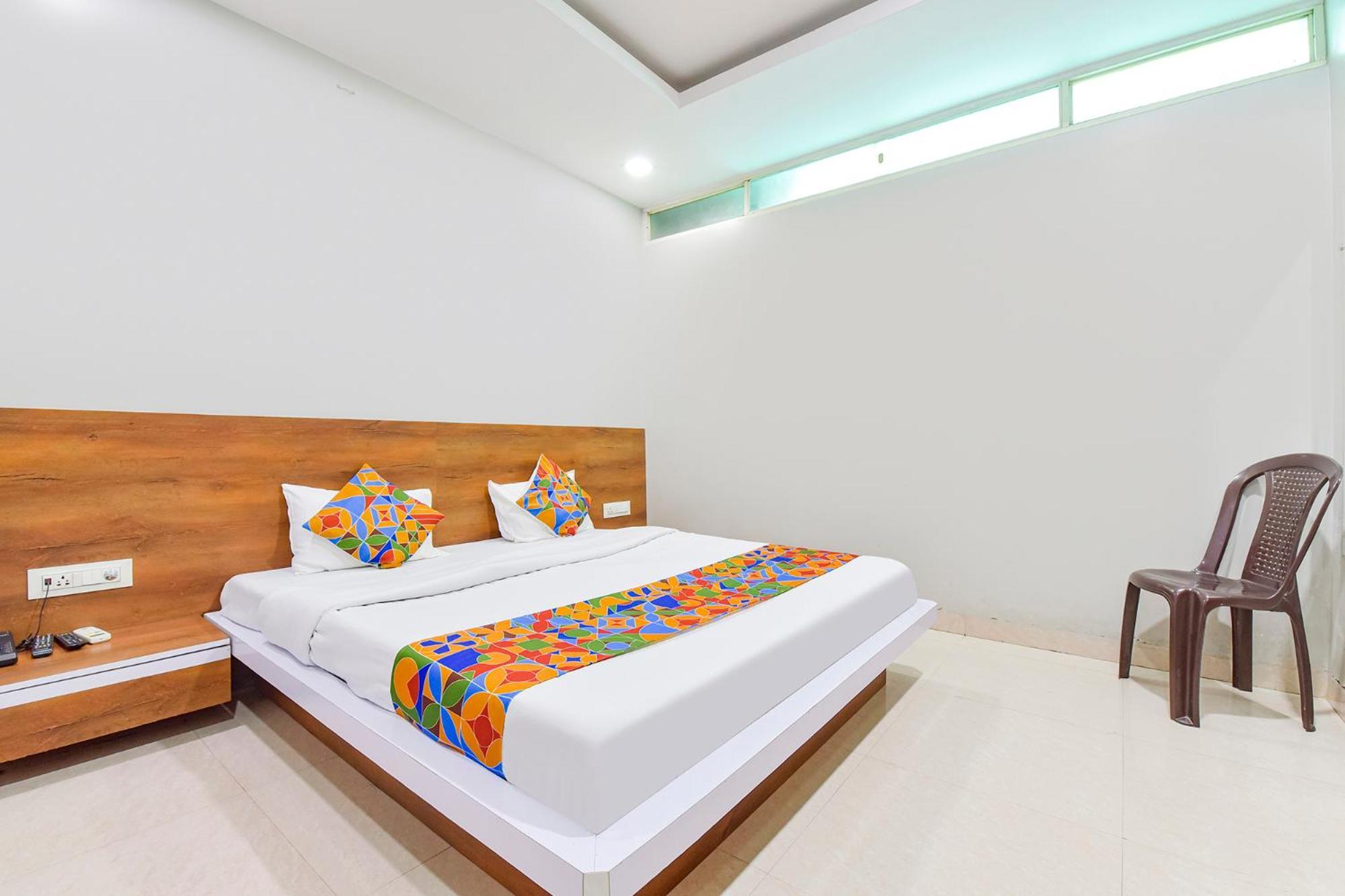Fabhotel Raghumani Palace Уджайн Екстериор снимка