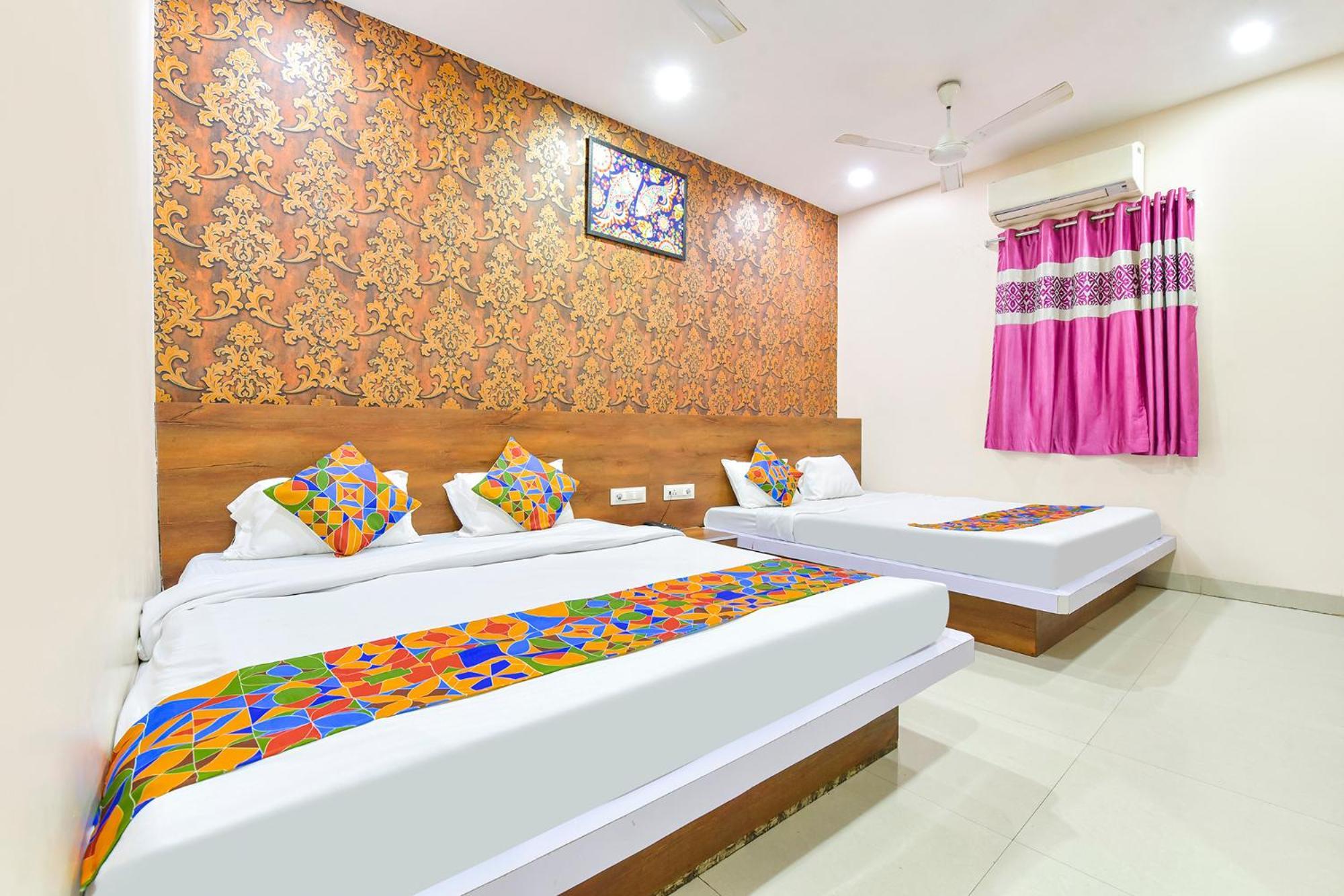 Fabhotel Raghumani Palace Уджайн Екстериор снимка