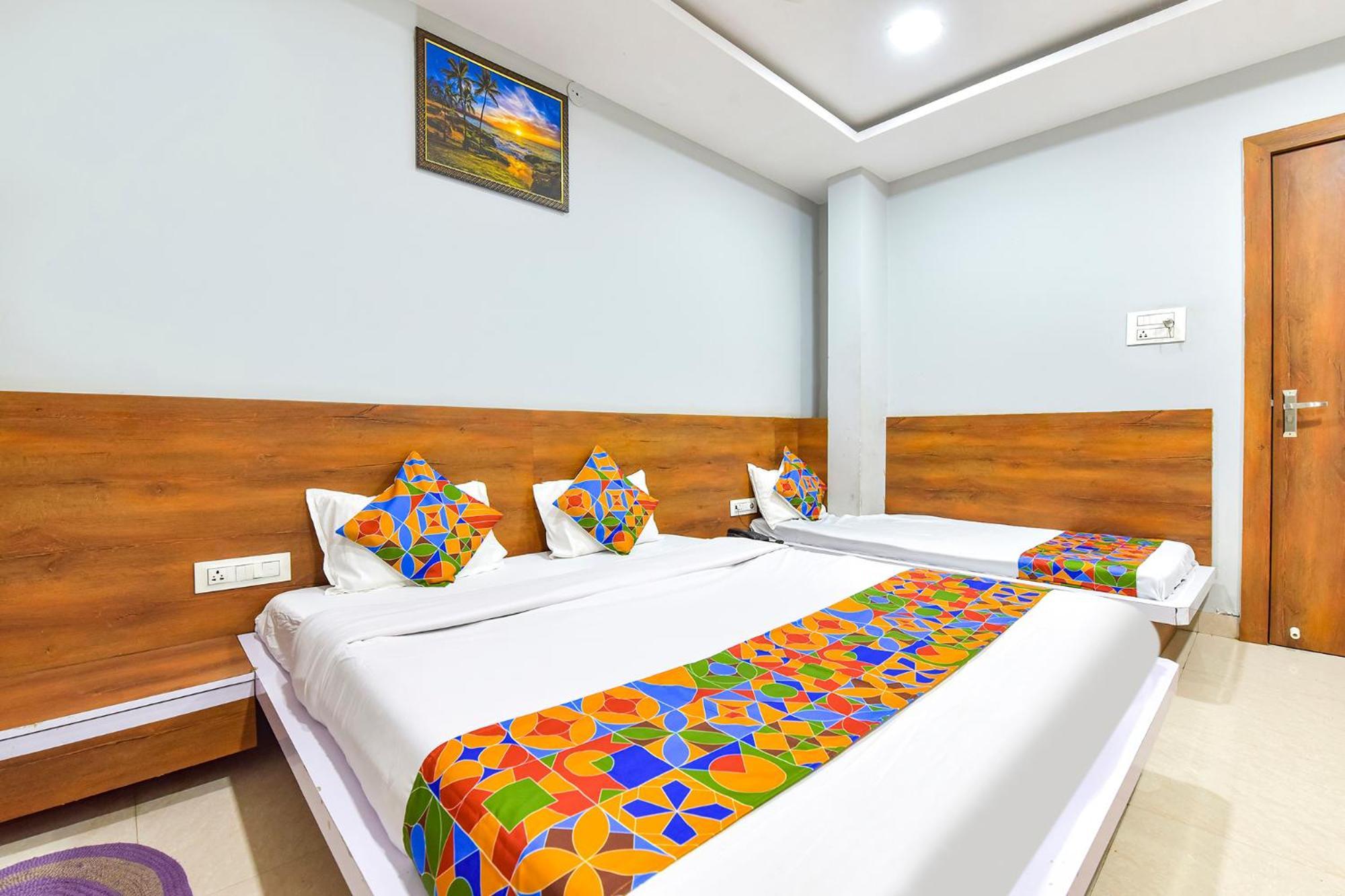 Fabhotel Raghumani Palace Уджайн Екстериор снимка