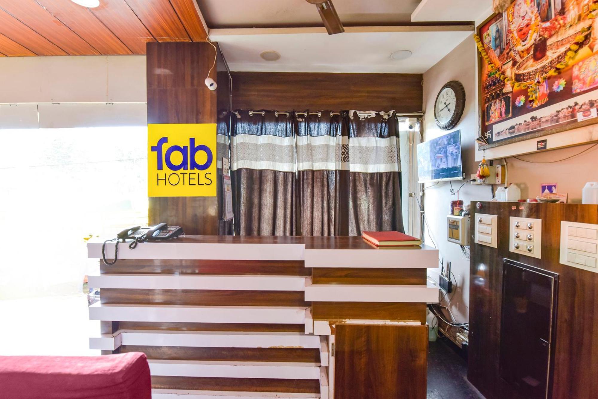 Fabhotel Raghumani Palace Уджайн Екстериор снимка